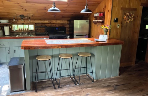 Thornton Cabin | Cozy, family-sized log cabin in NH White Mountains!