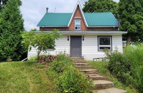Windham Centre House | Cozy Farmhouse 10 Minutes From The Beach!