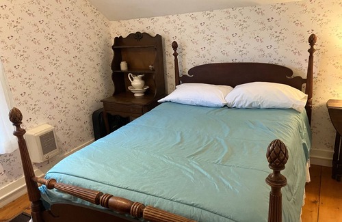 Rowe Other | Cozy Farmhouse Retreat - Judy’s Room