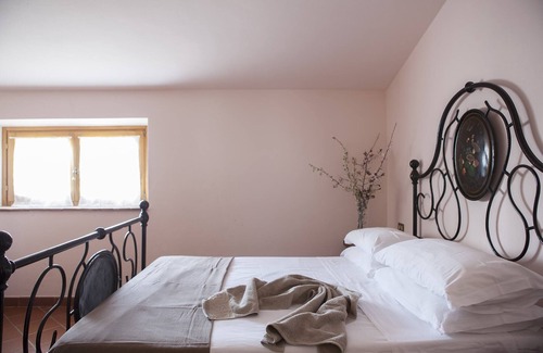 Arezzo Other | Cozy Farmhouse with Pool