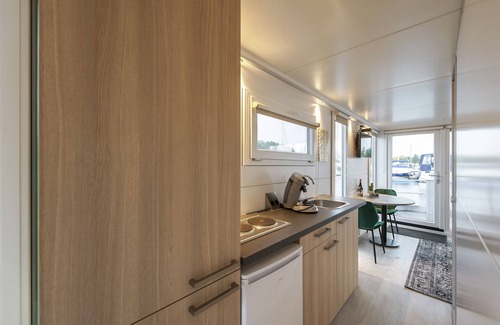 Heugum Boat Rental | Cozy floating Boatlodge "Mallorca", Max. 4 pers, 2 bedrooms.