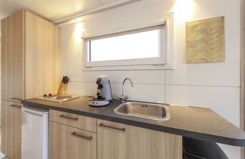 Heugum Boat Rental | Cozy floating Boatlodge "Mallorca", Max. 4 pers, 2 bedrooms.