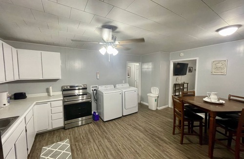 Westwood House | Cozy Fonzie Flat