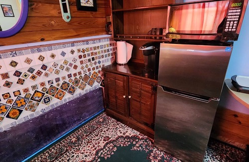 Columbia Apartment | Cozy for 2, Jacuzzi retreat, close to excellent park.