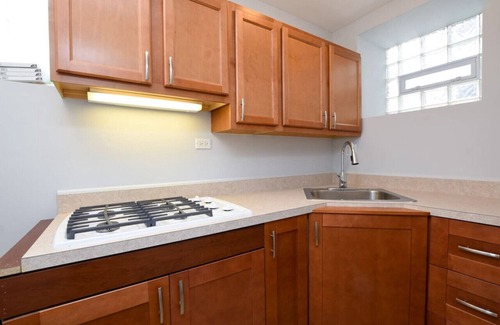 North Center Apartment | Cozy Garden Unit Located in North Center