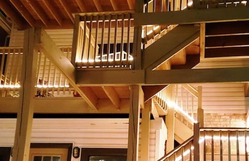 North Center Apartment | Cozy Garden Unit Located in North Center