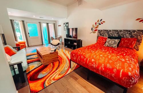 Old Irving Park Apartment | Cozy Guest House Studio Apartment