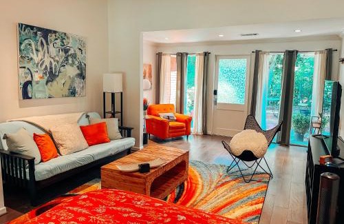 Old Irving Park Apartment | Cozy Guest House Studio Apartment