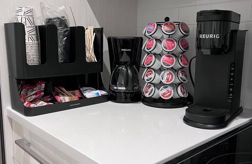 Tuscany House | Cozy guest suite, walking trails, mins from Canada Olympic Park & Banff