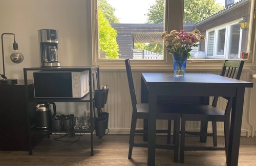 Vasteras Municipality House | Cozy guesthouse with room for 1-4 guests, pets allowed!