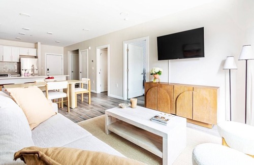 Mill River Apartment | Cozy Haven Near Yale|Wooster Square|Washer/Dryer