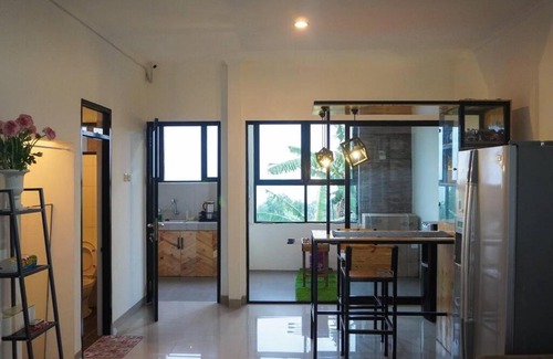 Setiabudi House | Cozy Haven with Jacuzzi, Rooftop