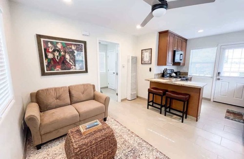 Hillcrest House | Cozy Hillcrest Hideaway near Scripps Mercy