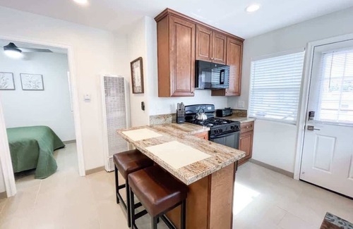 Hillcrest House | Cozy Hillcrest Hideaway near Scripps Mercy