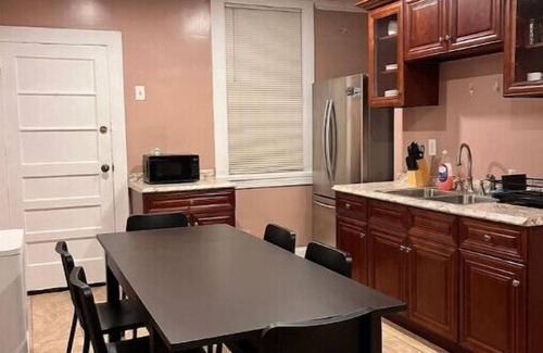 Orange House | Cozy Home 40 mins from NYC Newark Airport 25minn