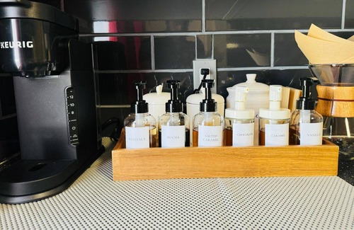 Southwest Calgary House | Cozy Home - 8 mins to Downtown!