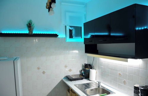 Dafni-Ymittos Apartment | Cozy Home in Athens – Steps from Metro, Close to Acropolis, Ideal for Families!