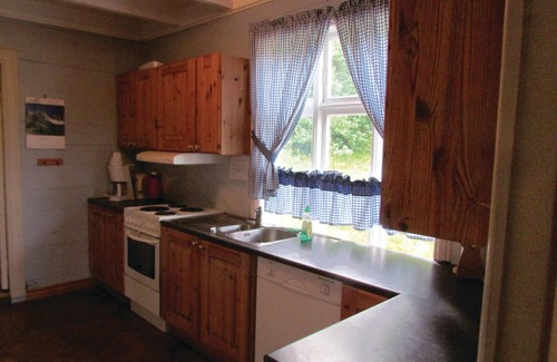 Innbjoa House | Cozy home in Bjoa with kitchen