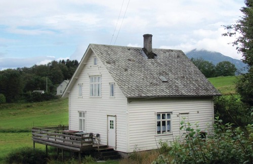 Innbjoa House | Cozy home in Bjoa with kitchen