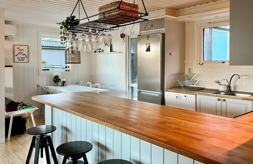 Ellos House | Cozy home in Bjönni with sauna