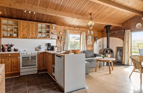 Skastrup Strand House | Cozy home in Bogense with WiFi