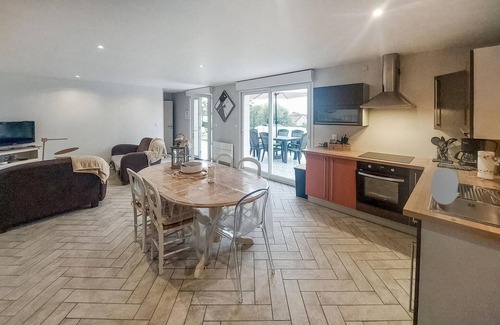 Carly House | Cozy home in Carly with kitchen