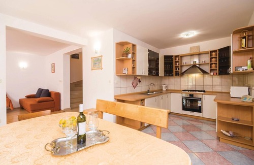 Duba House | Cozy home in Duba with kitchen