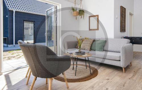 Bønnerup Strand House | Cozy Home In Glesborg With Wifi