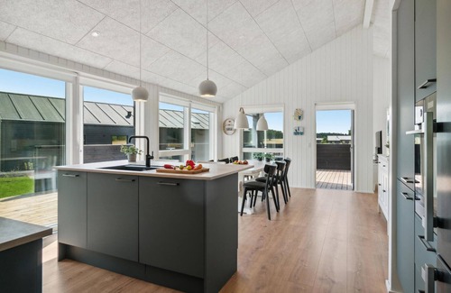 Grenaa House | Cozy home in Grenaa with kitchen