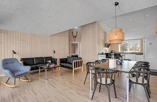 Grena Strand House | Cozy home in Grenaa with kitchen