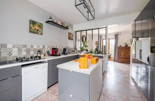 Le Vaumain House | Cozy home in Le Vaumain with kitchen