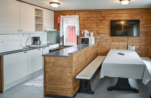 Offersøy House | Cozy home in Offersøy with sauna