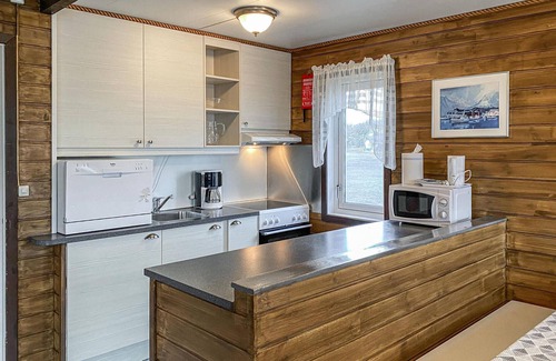 Offersøy House | Cozy home in Offersøy with sauna