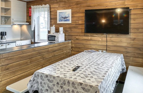 Offersøy House | Cozy home in Offersøy with sauna