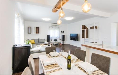 Skabrnja House | Cozy Home In Prkos With Jacuzzi