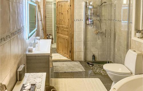 Gjengstoa House | Cozy Home In Vevang With Sauna