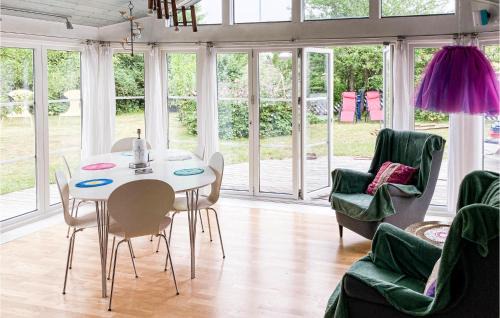 Svarte House | Cozy Home In Ystad With Kitchen