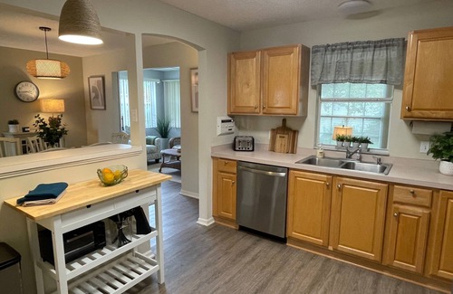 Lady Lake House | Cozy home w/golf cart, lanai, smart TVs, & prime location near town squares!