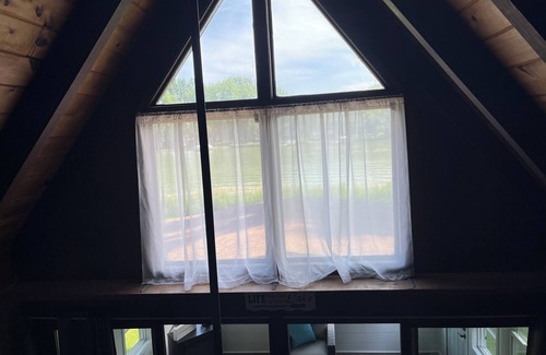 Watab House | Cozy home with breathtaking sunrises & view of Little Rock Lake for all seasons