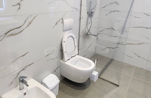 Golem Hotel | Cozy hotel with 1 bedroom and WiFi, AC in pleasant Golem