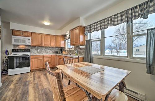 Houghton Lake Heights House | Cozy Houghton Lake Heights Cottage with Private Yard
