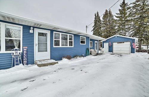Houghton Lake Heights House | Cozy Houghton Lake Heights Cottage with Private Yard