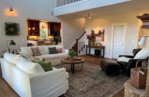 Muenster House | Cozy house close to wineries; hot tub; amazing views of Red River Valley