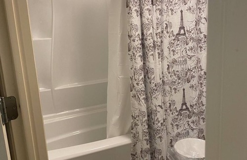 Iowa Colony House | Cozy house in welcoming Rosharon with WiFi, AC