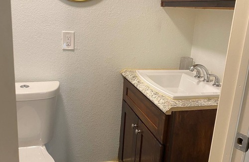 Iowa Colony House | Cozy house in welcoming Rosharon with WiFi, AC