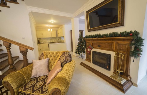 Kvartal Noviya Grad Villa | Cozy house near the gondola in Bansko.