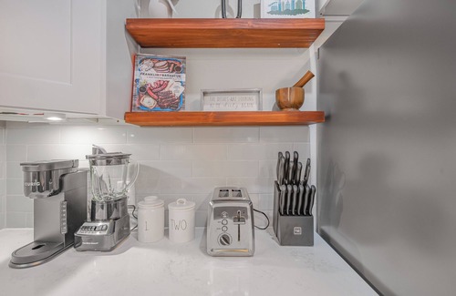 Hyde Park House | Cozy Hyde Park Home Central Austin Near UT & DT Mini Golf!