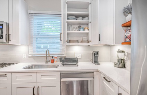 Hyde Park House | Cozy Hyde Park Home Central Austin Near UT & DT Mini Golf!