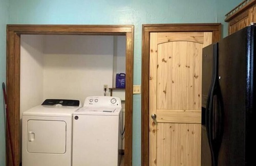 Cushing House | -Cozy in Cushing - 3BR/1Ba near hospital and tanks