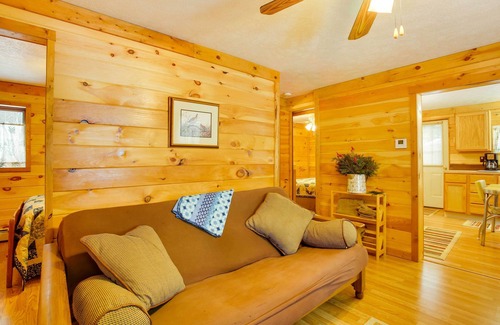 Interlochen Cabin | Cozy Interlochen Cabin w/Dock: 1 Mi to Green Lake